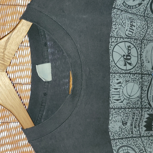 Vintage. Made in USA. Philadelphia 76ers. T shirt. Single stitch. Size Large. - Picture 9 of 11